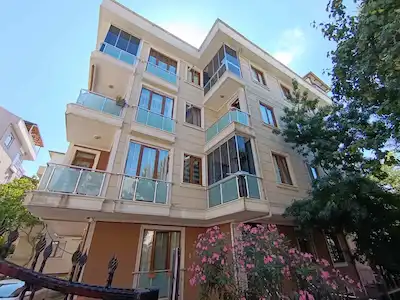 RE/MAX PROF METİN AVCI'DAN ÇAMLIK SOKAK'TA 2+1 SATILIK DAİRE