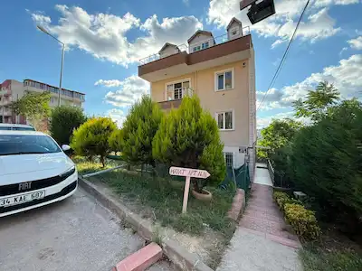 İZMİT BAĞÇEŞME ORHAN MAH’DE EŞYALI 1+1 BALKONLU SATILIK DAIRE