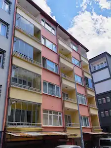HACISİYAMDA MERKEZİ KONUMDA GENİŞ FERAH 3+1 DAİRE!