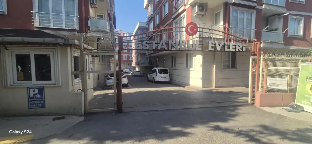 PENDIK AHMET YESEVI'DE SİTE İÇİNDE KIRALIK 3+1 DAIRE - RE/MAX SARAY'DAN