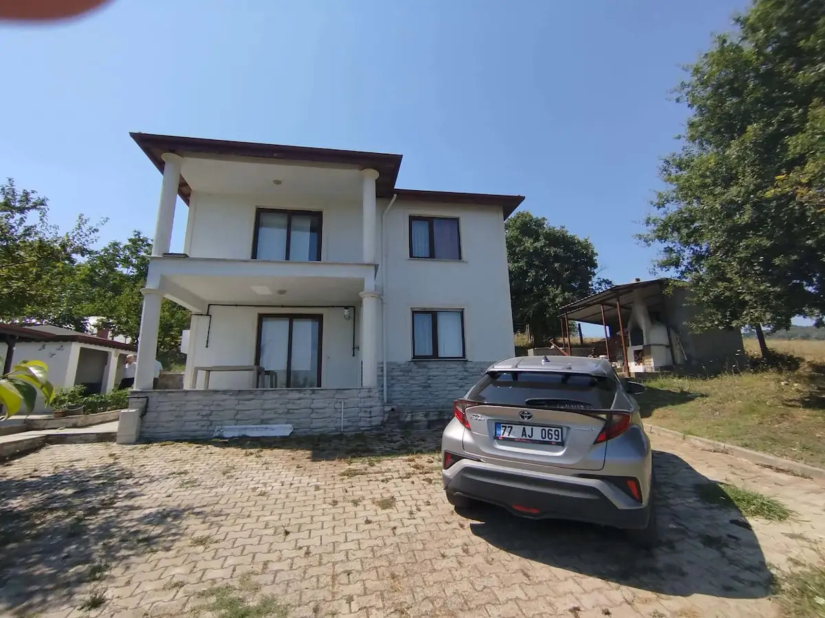 YALOVA ELMALIK KÖYÜ'NDE EŞSİZ DENİZ MANZARALI SATILIK TARLA
