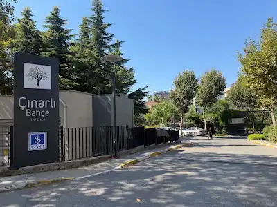 ÇINARLI BAHÇE TUZLA’DA EBEVEYN BANYOLU GIYINME ODALI  3.5+1  SATILIK DAIRE
