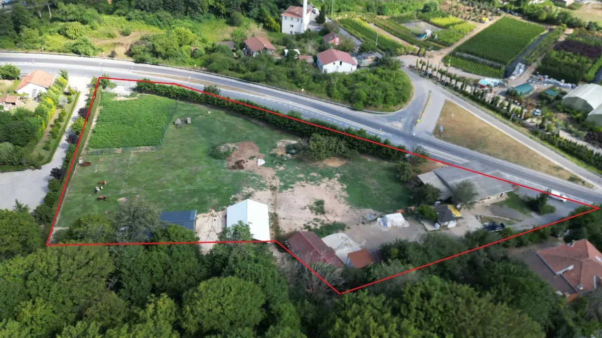 BEYKOZ M.ŞEVKET PAŞA'DA RIVA CADDESI'NE 151 M CEPHELI EV VE ARSA