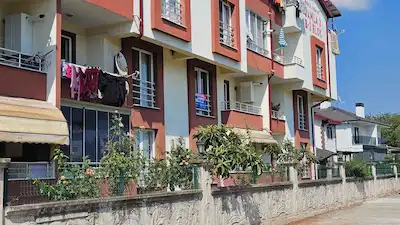 KARTEPE UZUNÇİFTLİK DAMLA SİTESİ’NDE 2+1 KİRALIK DAİRE | ÇİFT CEPHE, BALKON, DOĞALGAZ KOMBİ