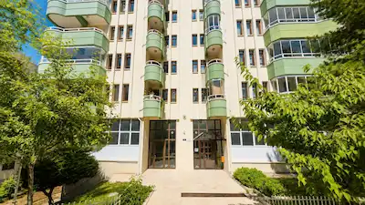 DOĞANKENT SITESI YEŞILLIKLER IÇINDE 3+1 SATILIK DAIRE 