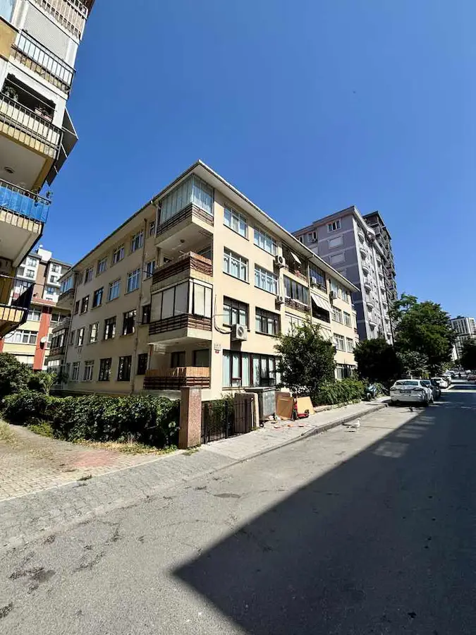 MERDİVENKÖY DE LÜX YAPI, YENİLENMİŞ 2+1 DAİRE