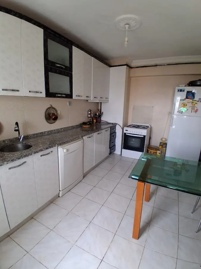 YAKACIK’TA GÜNEY-DOĞU CEPHELİ 3+1  130 M² BRÜT SATILIK DAIRE