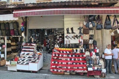 BEYAZIT ÇADIRCILAR CADDESINDE, KAPALI ÇARŞI GIRIŞ KAPISI YANINDA SATILIK DÜKKAN