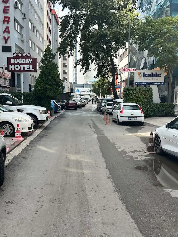 ULUS RÜZGARLI DA ANA CADDE YAKINI 120 M2 ASMA KATLI SATILIK DÜKKAN