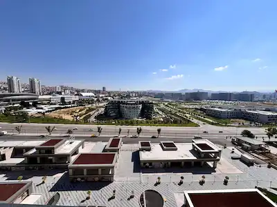 REMAX LEVEL'DAN ADRES ANKARA'DA HASTANE CEPHE 2+1 KİRALIK DAİRE