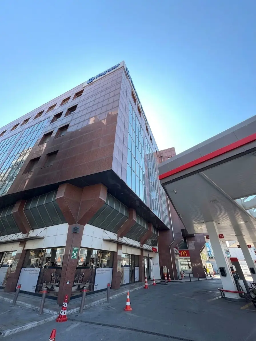 KOZYATAĞI E5 CEPHELİ KATTA TEK 650M² OFİS 24 SAAT GÜVENLİK