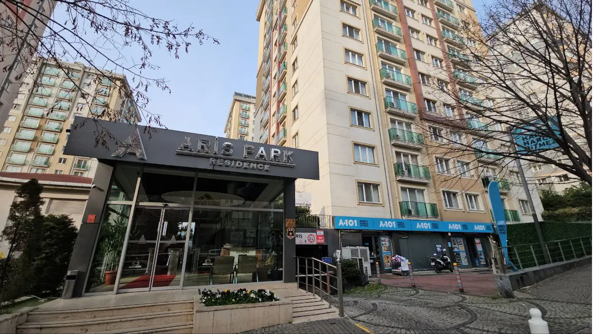 BEYLİKDÜZÜ BARIŞ MAH. ARİSPARK SİTESİ EŞYALI 1+1 KİRALIK DAIRE