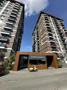 RE/MAX LAND GÜVENCESİYLE METROPOL RESIDENCE’TA SATILIK 1+1