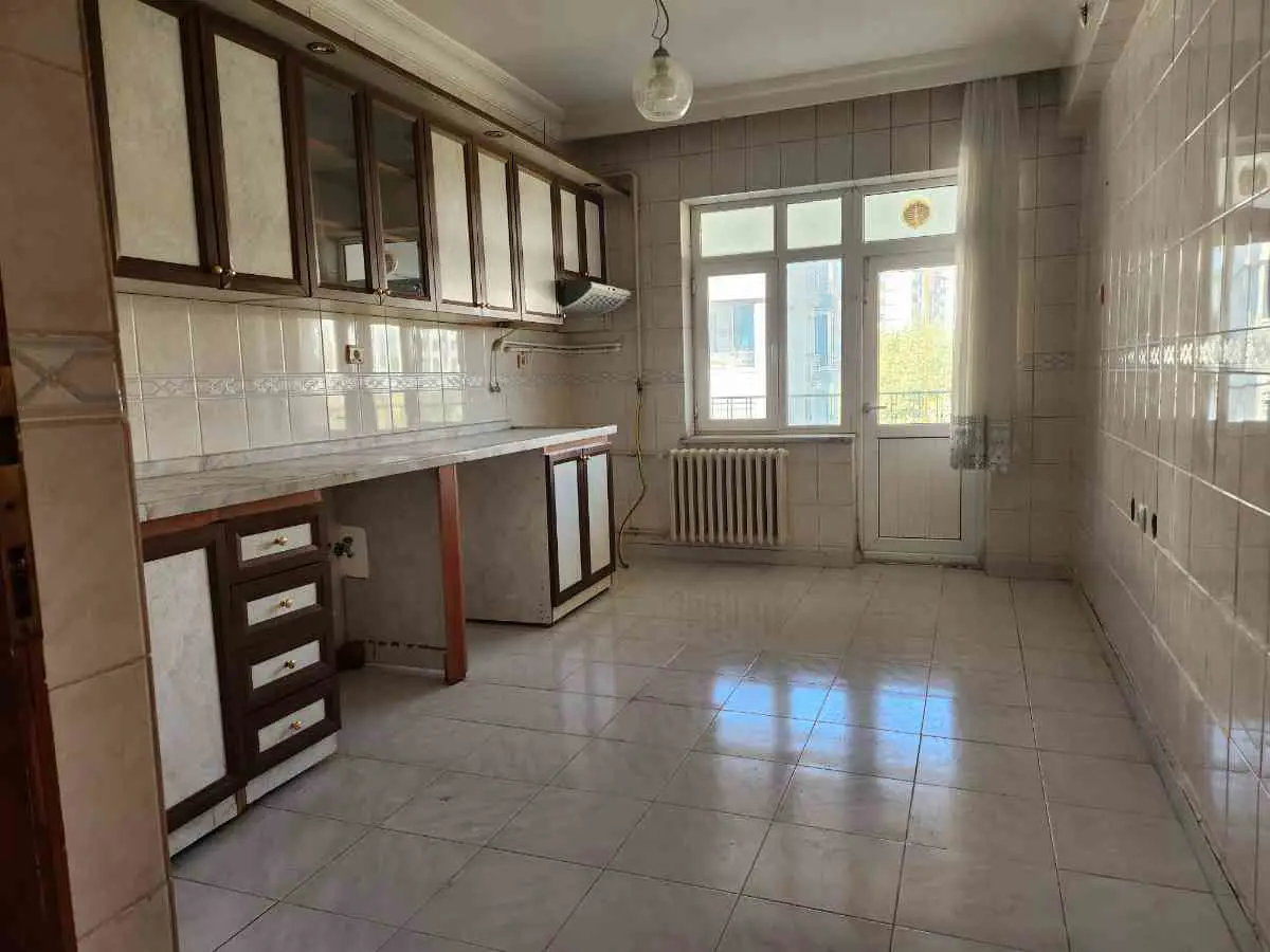 REMAX DEN CUMHURİYET MAHALLESİ ÖZEL SİTELER DE3+1 ARAKAT SATILIK
