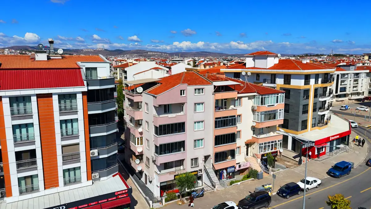 RE/MAX İNCİ'DEN SAVAŞTEPE CADDESİNDE SATILIK 3+1 VE 2+1 TERASLI DAİRE 