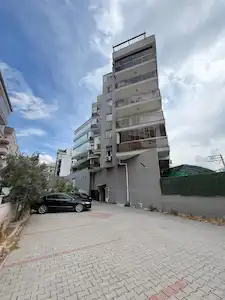 215 KARŞIYAKA ŞEMIKLER’DE İZBAN’A YÜRÜME MESAFESINDE ASANSÖRLÜ DAIRE