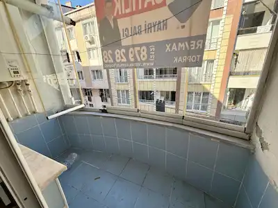 RE/MAX TOPRAK'TAN MEHMET AKİF ERSOY'DA ARA KAT ÇİFT BALKONLU 2+1