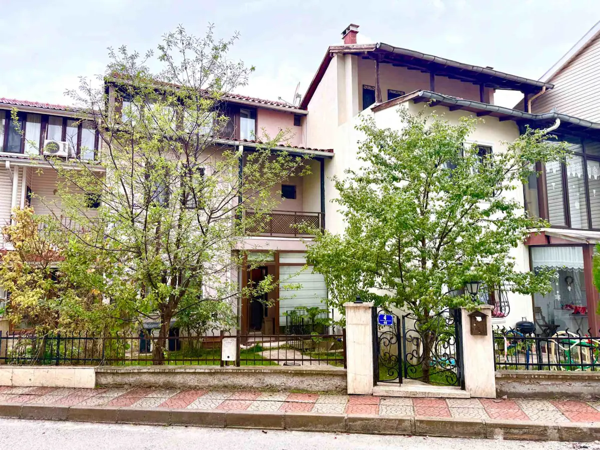ALTIN TERAZİ SİTESİ’NDE SATILIK VİLLA