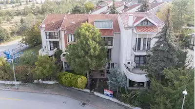 ALTIN TERAZİ SİTESİ’NDE SATILIK VİLLA
