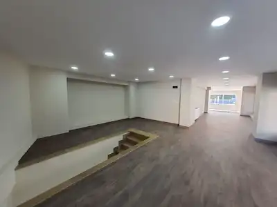SAMANDIRA'DA İSKANLI CADDE ÜZERI MASRAFSIZ 400M2 DÜKKAN & DEPO
