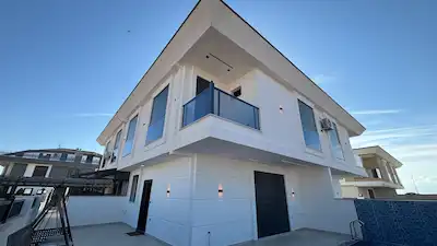 DİDİM’DE SIFIR, EŞYALI 3+1 HAVUZLU VİLLA