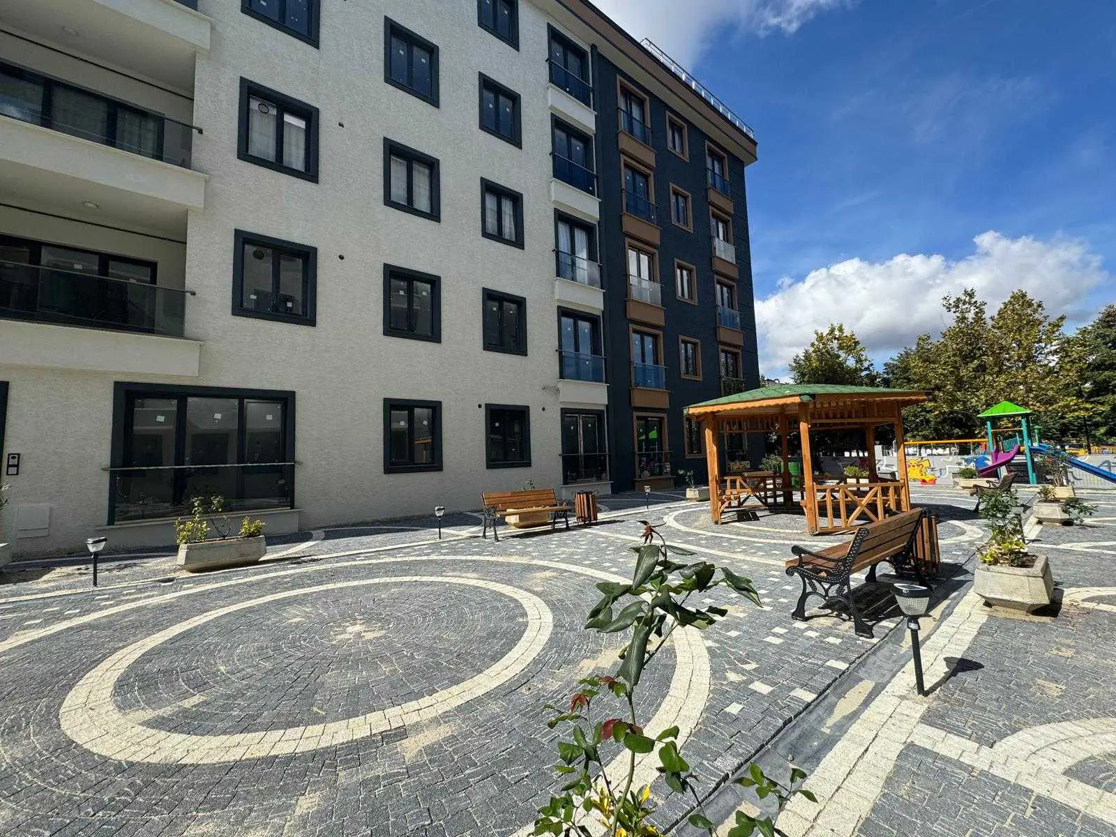 SANCAKTEPE AKPINAR KONAKLARI BUTİK SİTEDE 2 ODA BİR SALON KİRALIK
