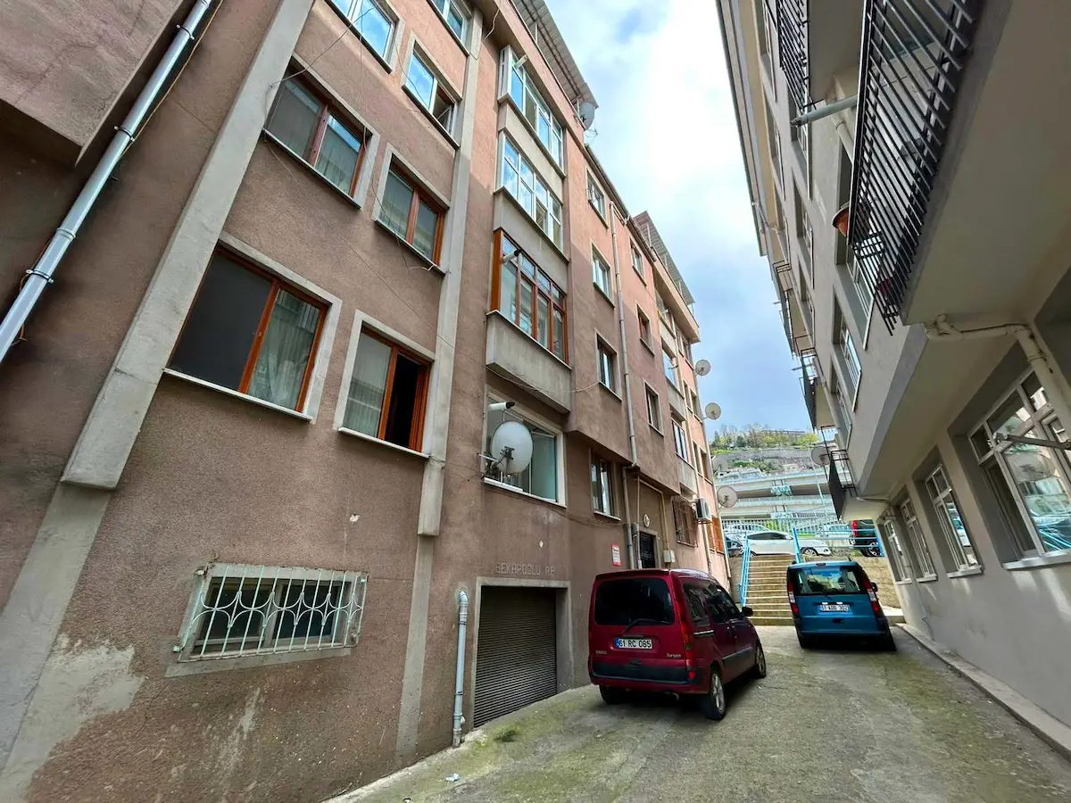 MERKEZİ KONUM DOĞALGAZLI 4+1 SATILIK DAİRE...