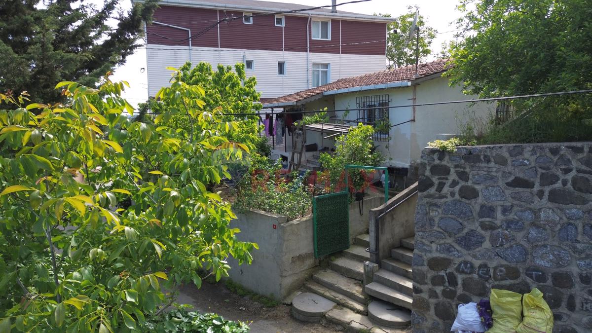 Beykoz Çiftlik Mah. Müstakil Satılık 316m² Arsa İçinde Ev