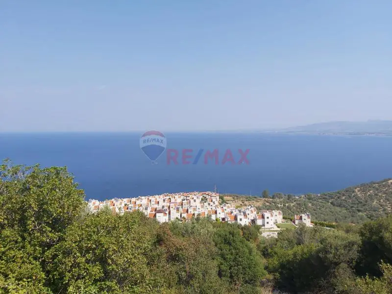 DIKILI UZUNBURUN MH. BADEMLI YAKINI SATILIK 304 M2 VILLA ARSASI