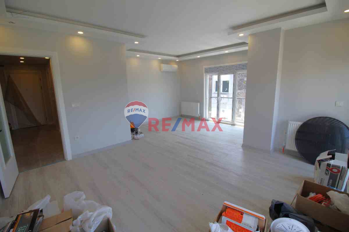 İNCIRLI CADDE ÜZERI SIFIR BINA 130 M2 2+2 DUBLEKS OTOPARKLI