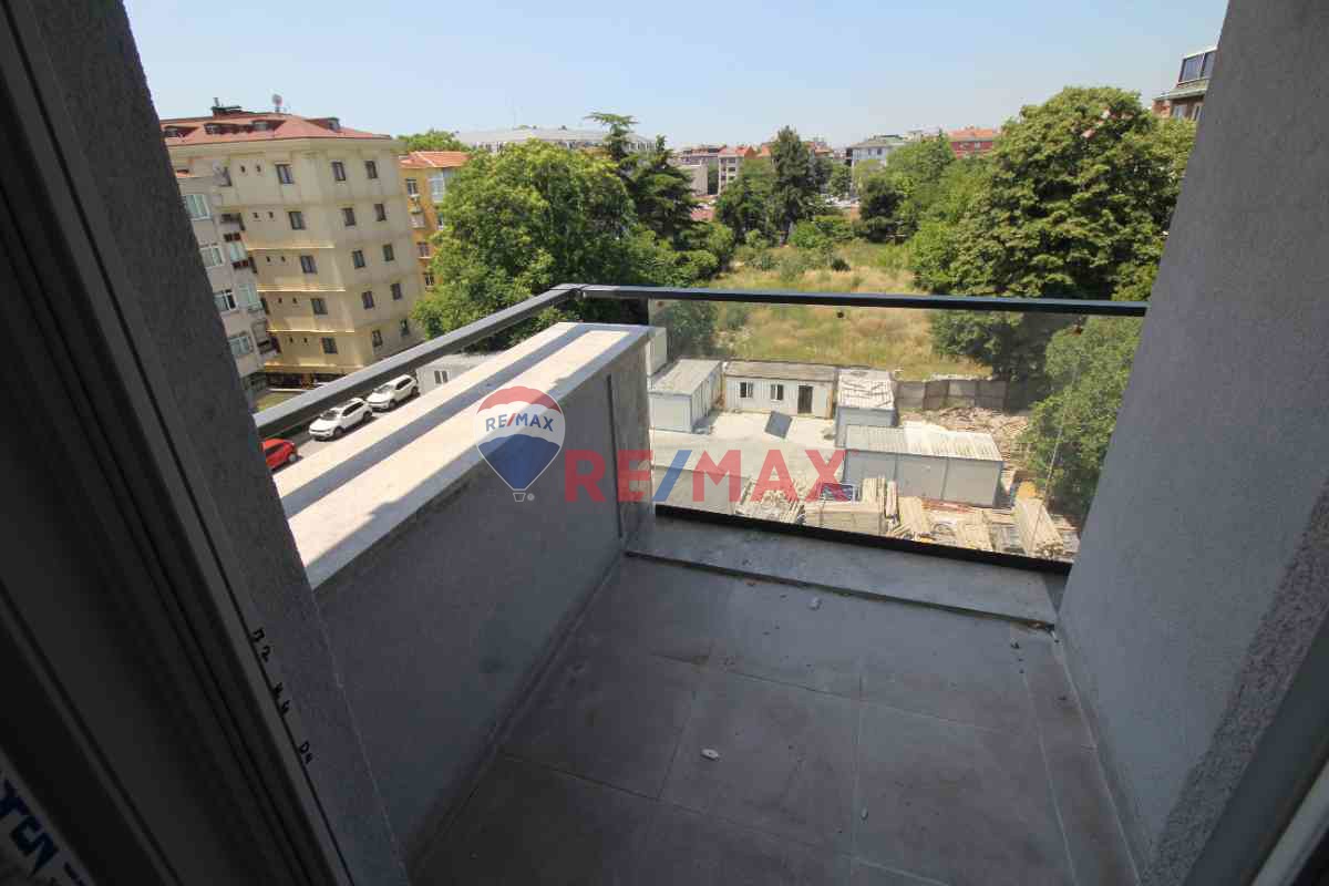 İNCIRLI CADDE ÜZERI SIFIR BINA 130 M2 2+2 DUBLEKS OTOPARKLI
