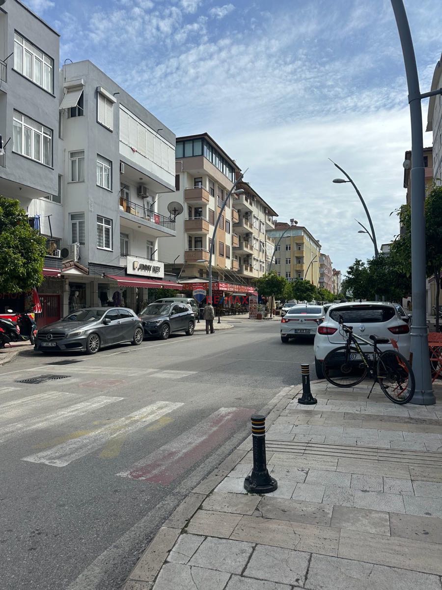 MANAVGAT AŞAĞI HİSARDA KOMPLE SATILIK BİNA