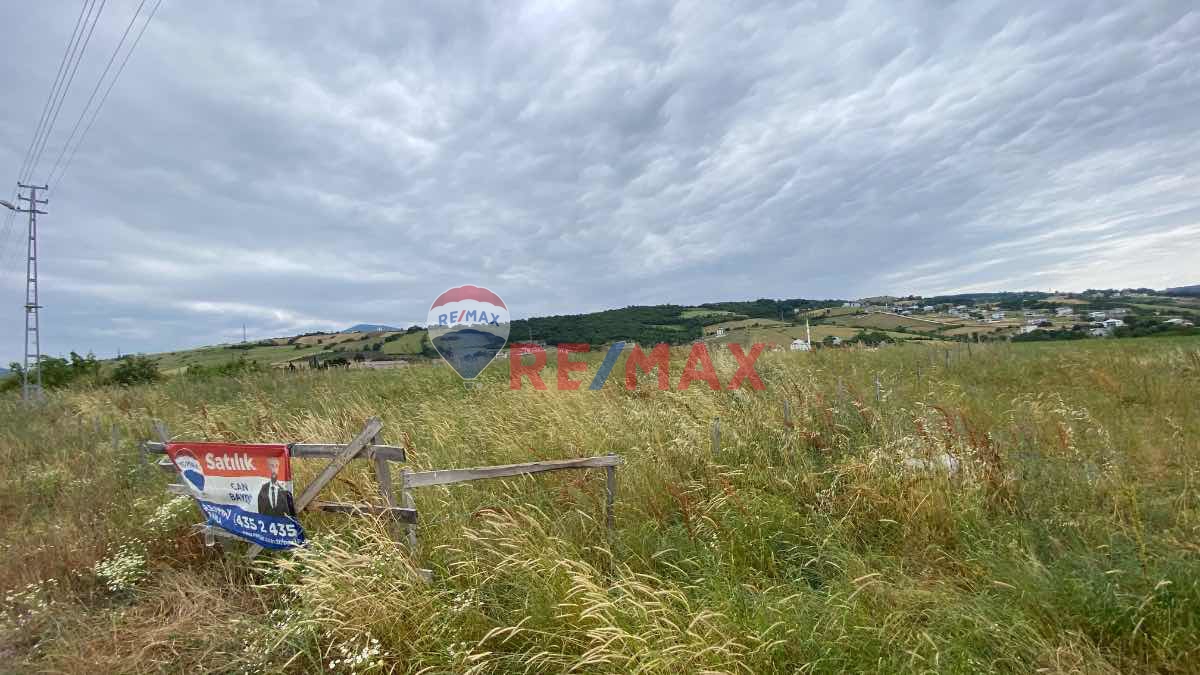 TAŞKELİK'TE BÖLÜNEBİLİR 906M2 DENİZ MANZARALI İKİ VİLLALIK ARSA