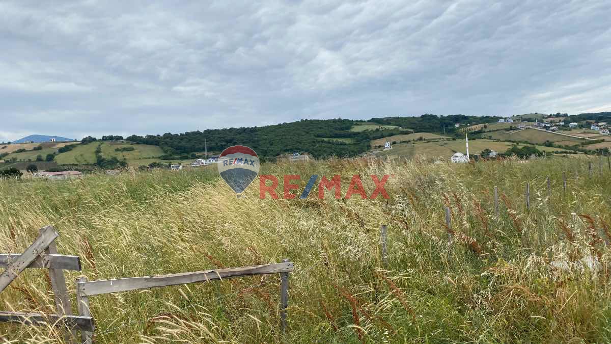 TAŞKELİK'TE BÖLÜNEBİLİR 906M2 DENİZ MANZARALI İKİ VİLLALIK ARSA