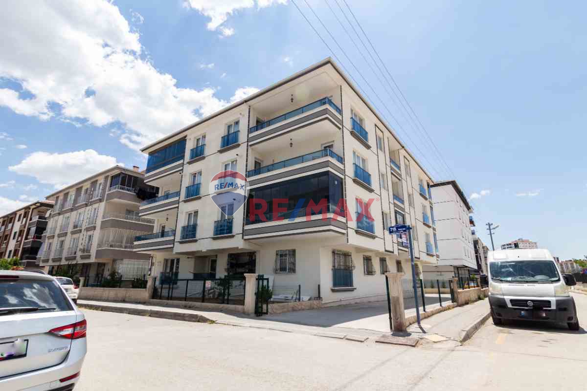 MENDERES MAHALLESİ ARA KAT BULVAR CEPHELİ SATILIK DAİRE