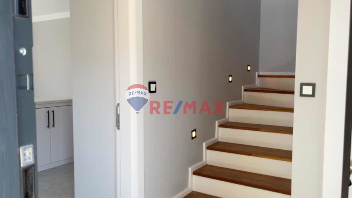 KARABURUN İĞDELERALTI PLAJINA 100 M MESAFEDE 3+1 VİLLA