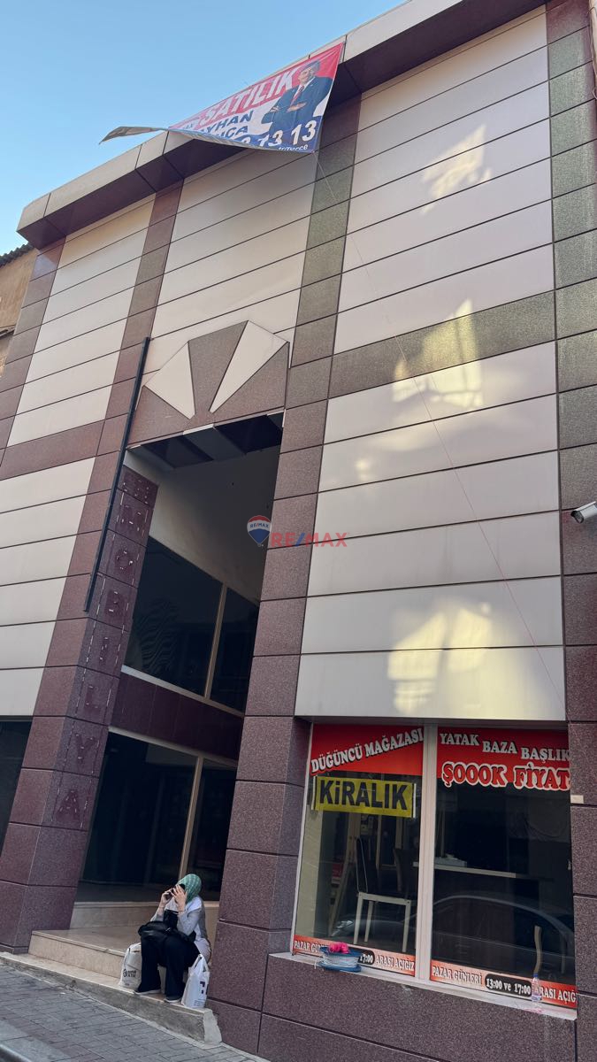 SARAYLAR MAH. 2000M2 KAPALI ALANLI BİNA