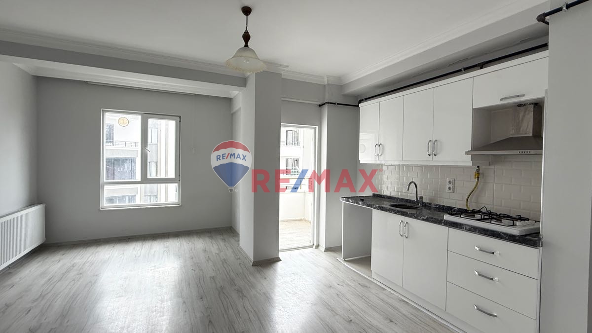 KİRALIK | KÖRFEZ’DE TRAMVAYA YAKIN ARA KAT 1+1