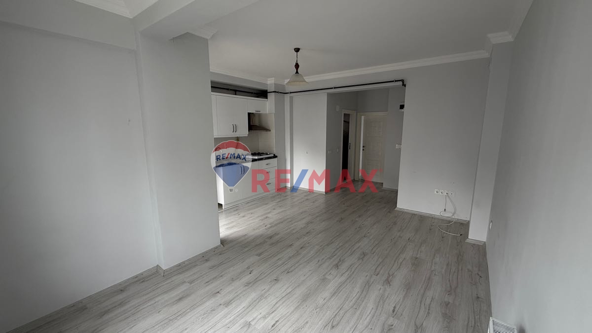 KİRALIK | KÖRFEZ’DE TRAMVAYA YAKIN ARA KAT 1+1