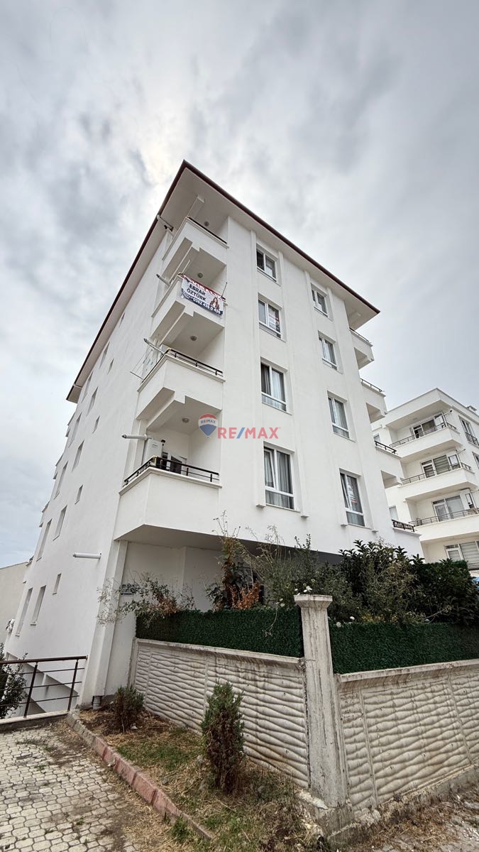 KİRALIK | KÖRFEZ’DE TRAMVAYA YAKIN ARA KAT 1+1