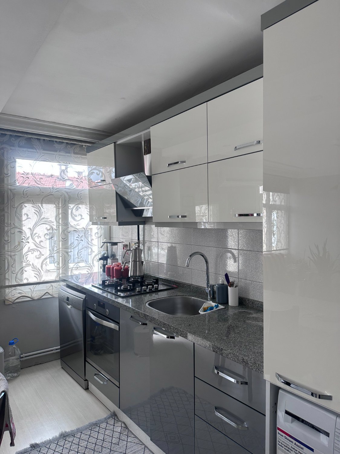 KARŞIYAKA ÇARŞI'DA 2+1 EŞYALI KIRALIK DAIRE