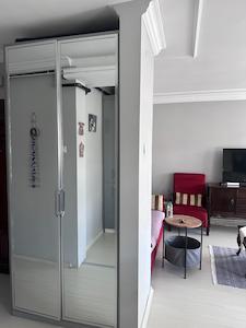 KARŞIYAKA ÇARŞI'DA 2+1 EŞYALI KIRALIK DAIRE