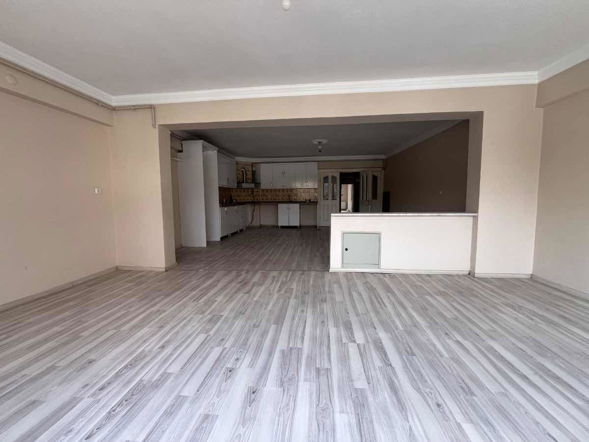 REMAX BEYAZ ÇUKURCA MAHALLESI'NDE SATILIK 2+1 DAİRE