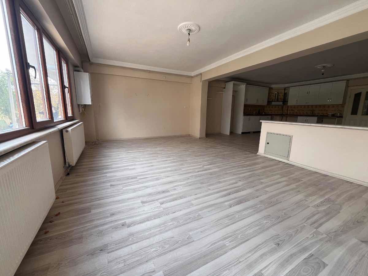 REMAX BEYAZ ÇUKURCA MAHALLESI'NDE SATILIK 2+1 DAİRE