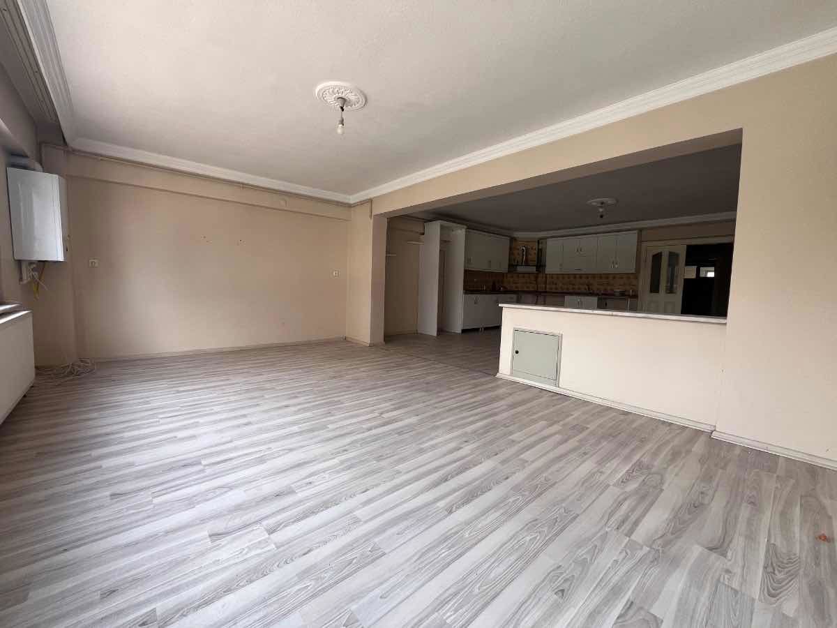 REMAX BEYAZ ÇUKURCA MAHALLESI'NDE SATILIK 2+1 DAİRE