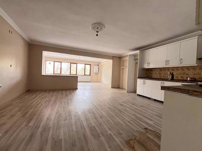 REMAX BEYAZ ÇUKURCA MAHALLESI'NDE SATILIK 2+1 DAİRE