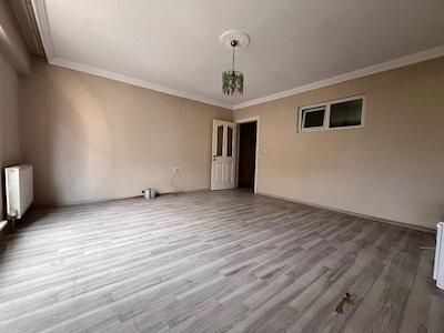 REMAX BEYAZ ÇUKURCA MAHALLESI'NDE SATILIK 2+1 DAİRE