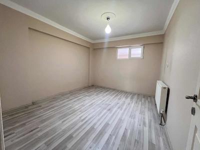 REMAX BEYAZ ÇUKURCA MAHALLESI'NDE SATILIK 2+1 DAİRE