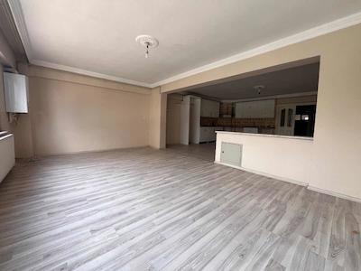 REMAX BEYAZ ÇUKURCA MAHALLESI'NDE SATILIK 2+1 DAİRE