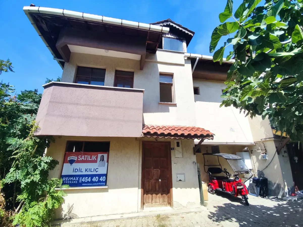 REMAX KANYON’DAN DENİZ MANZARALI SATILIK VİLLA